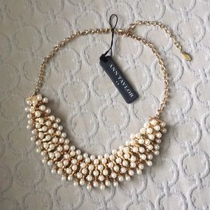 NWT Ann Taylor Pearl and Gold necklace